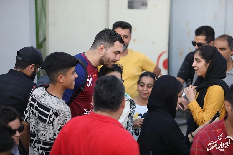 ورزش۳ - حضور پر رنگ تماشاگران زن در تمرین نساجی - صاحبخبر